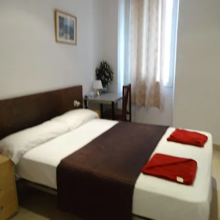 ホスタル モン タボール 2*